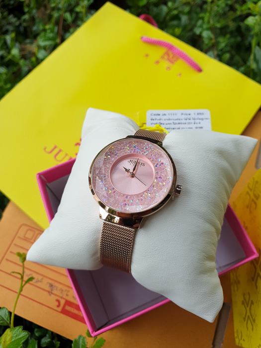นาฬิกา Julius JA-1111 สายสแตนเลสพิ้งโกล-ชมพู หน้าปัดฟ้าประกาย