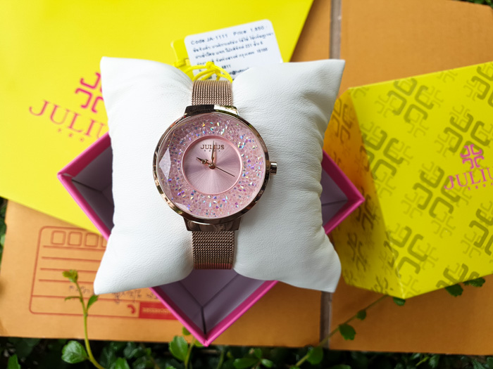 นาฬิกา Julius JA-1111 สายสแตนเลสพิ้งโกล-ชมพู หน้าปัดฟ้าประกาย